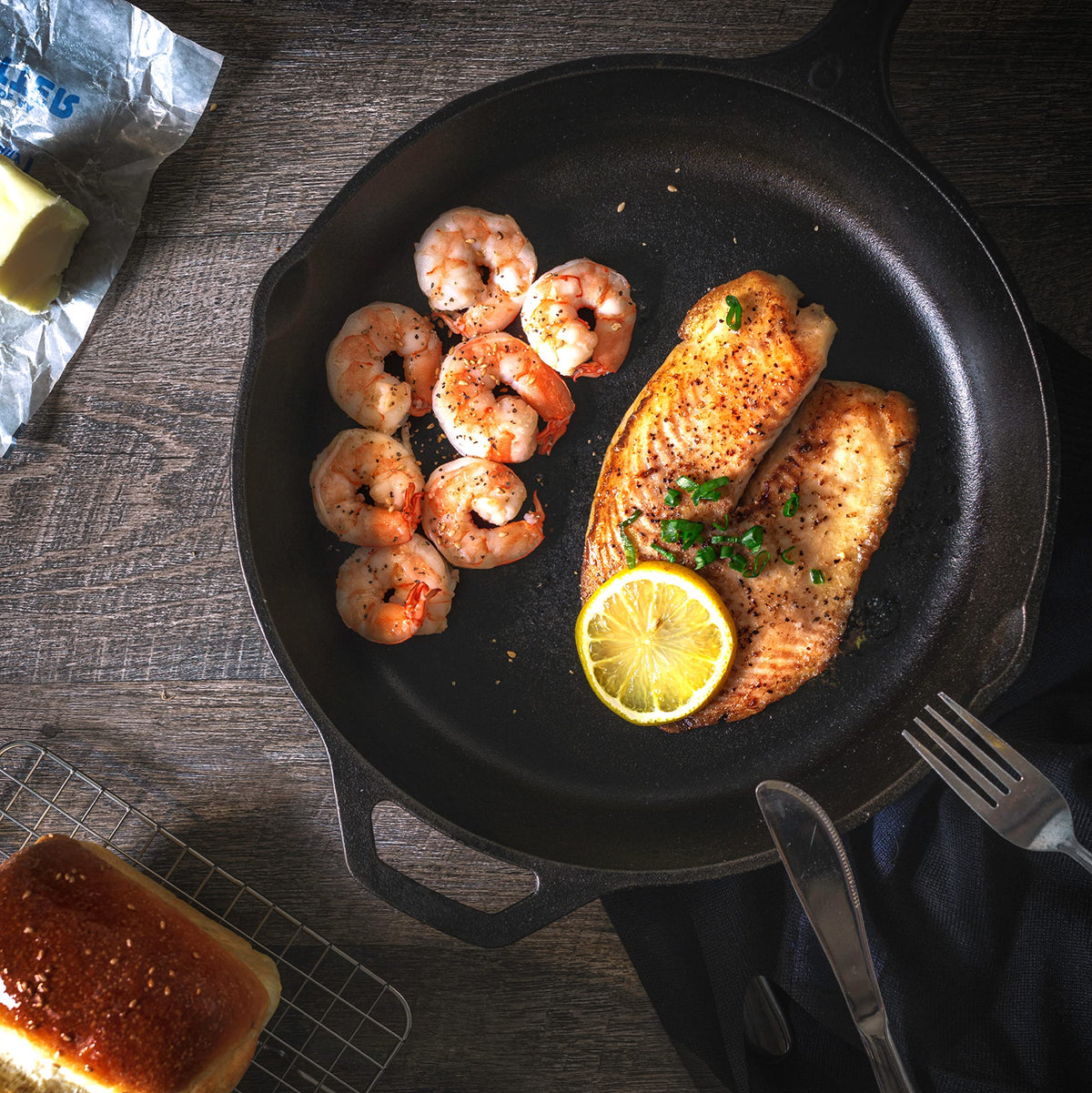 Cast Iron Skillet 10 Inch with Lid Black Y908542
